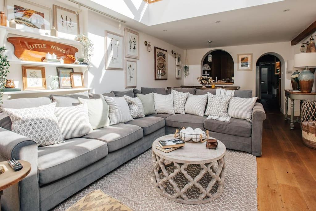 Dolls House - Luxury Townhouse *Sleeps 10* Villa Henley-on-Thames ภายนอก รูปภาพ