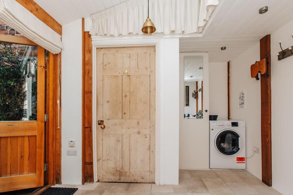 Dolls House - Luxury Townhouse *Sleeps 10* Villa Henley-on-Thames ภายนอก รูปภาพ