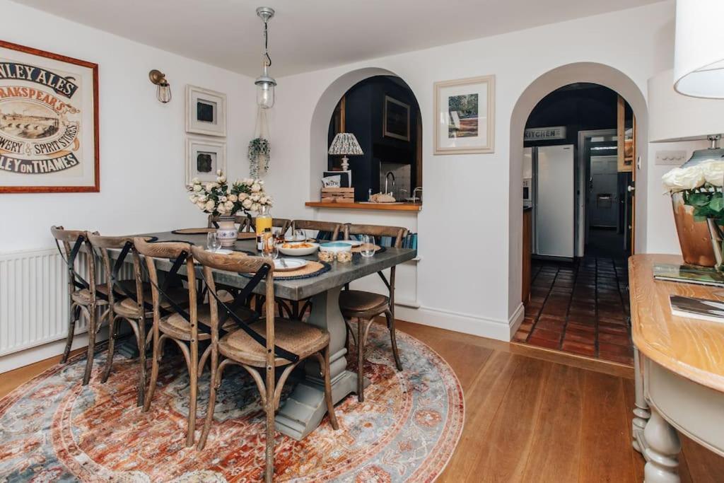 Dolls House - Luxury Townhouse *Sleeps 10* Villa Henley-on-Thames ภายนอก รูปภาพ