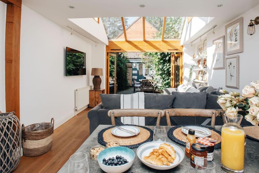 Dolls House - Luxury Townhouse *Sleeps 10* Villa Henley-on-Thames ภายนอก รูปภาพ