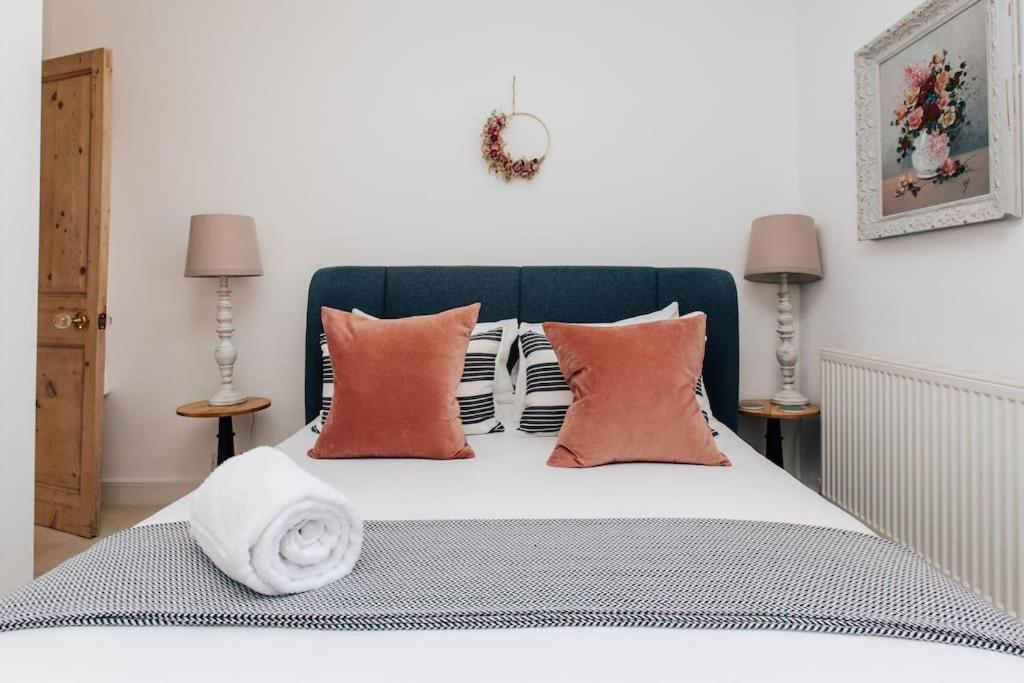 Dolls House - Luxury Townhouse *Sleeps 10* Villa Henley-on-Thames ภายนอก รูปภาพ