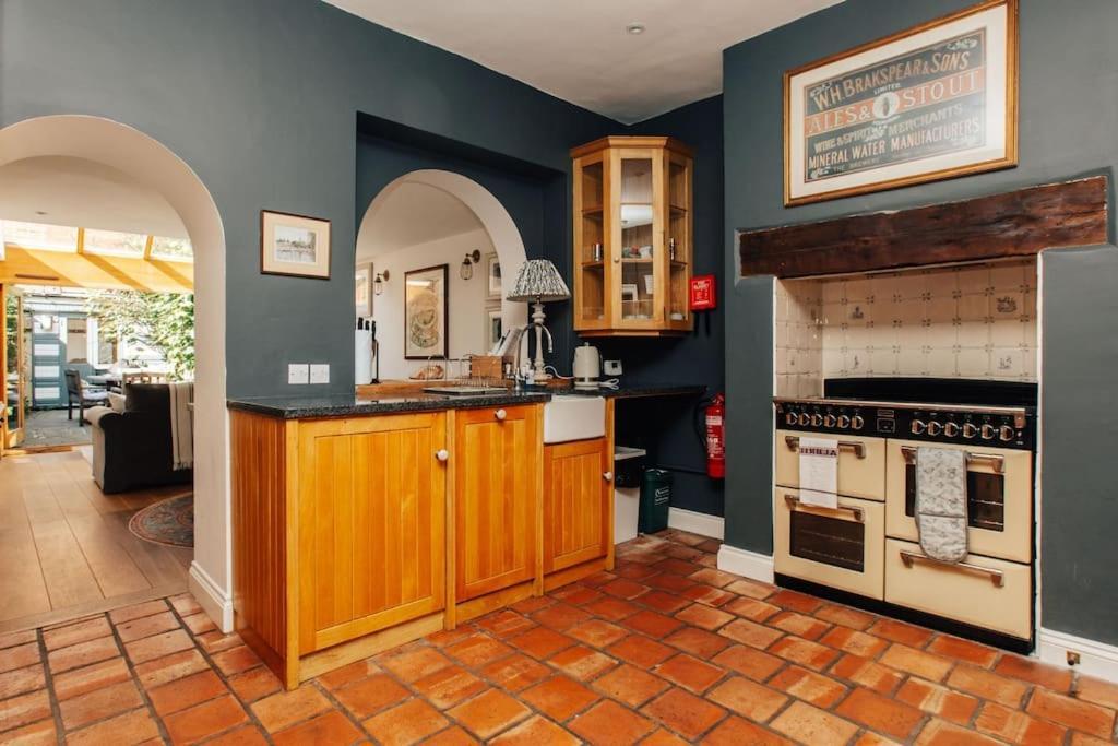 Dolls House - Luxury Townhouse *Sleeps 10* Villa Henley-on-Thames ภายนอก รูปภาพ