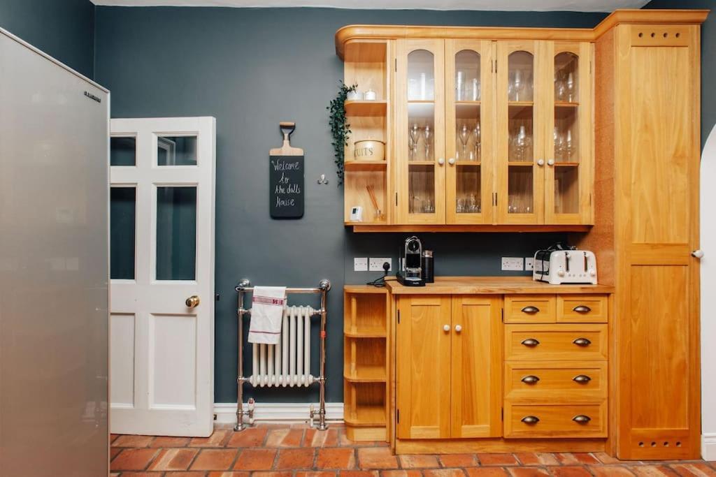 Dolls House - Luxury Townhouse *Sleeps 10* Villa Henley-on-Thames ภายนอก รูปภาพ