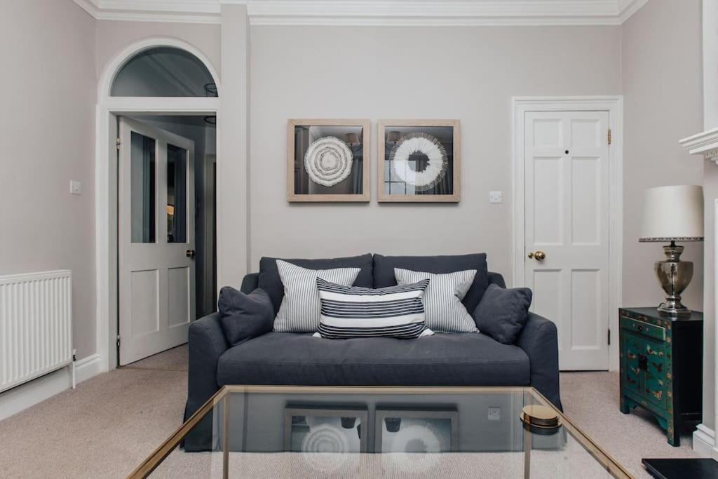 Dolls House - Luxury Townhouse *Sleeps 10* Villa Henley-on-Thames ภายนอก รูปภาพ