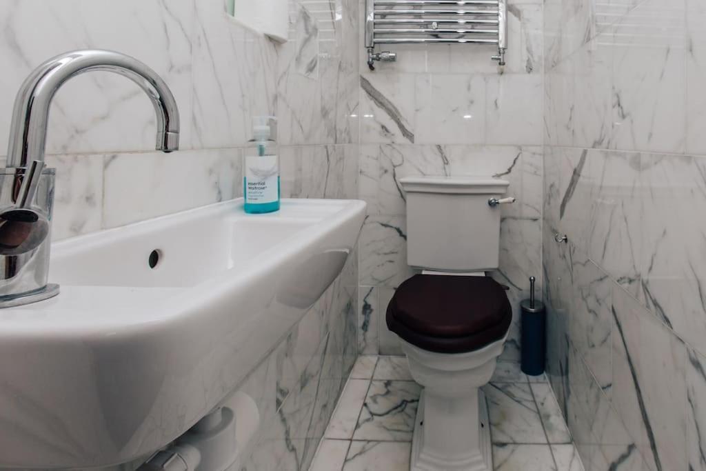 Dolls House - Luxury Townhouse *Sleeps 10* Villa Henley-on-Thames ภายนอก รูปภาพ