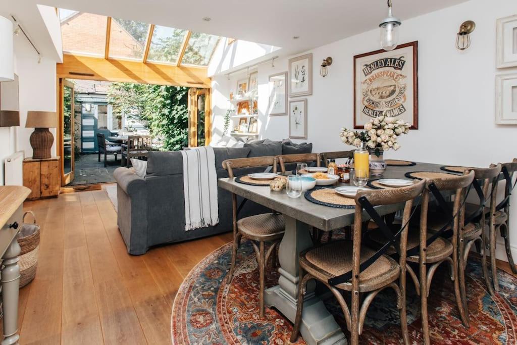 Dolls House - Luxury Townhouse *Sleeps 10* Villa Henley-on-Thames ภายนอก รูปภาพ