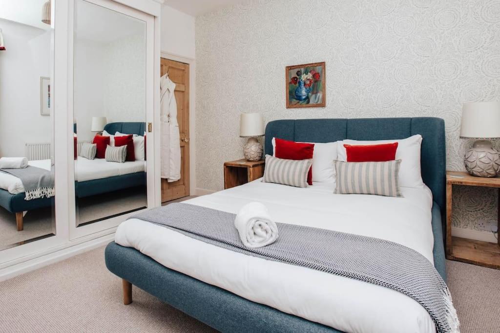 Dolls House - Luxury Townhouse *Sleeps 10* Villa Henley-on-Thames ภายนอก รูปภาพ